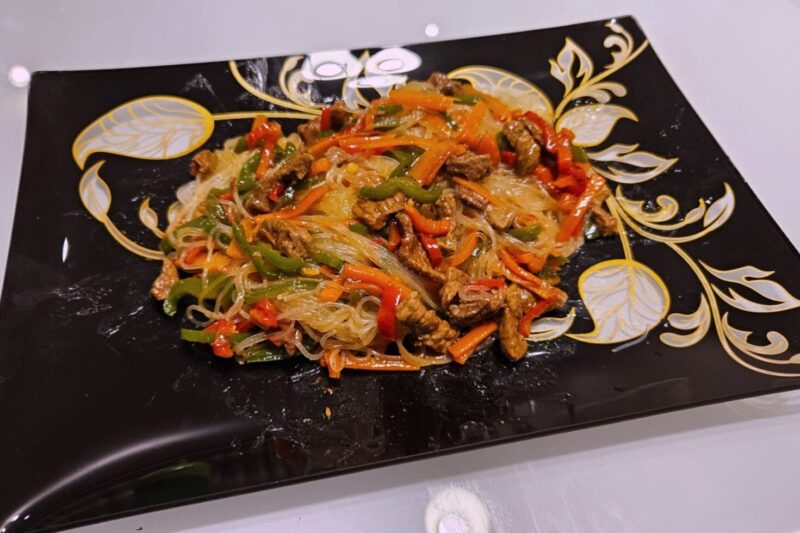Rice Noodles with Meat and Vegetables